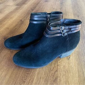 Womens Clark’s suede booties. Size 11. Great shape! What a deal!